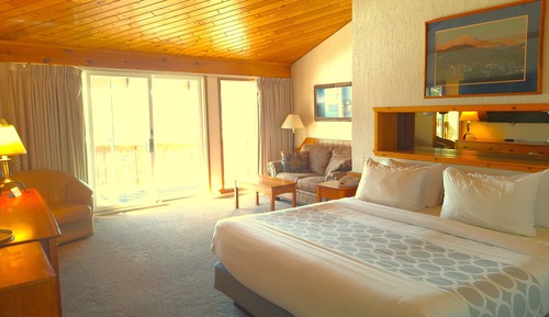 Standard King w/ Mountain View Balcony