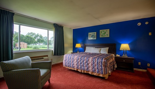 Deluxe Room, 1 King Bed, Non Smoking, Refrigerator & Microwave