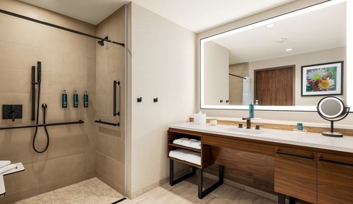 Room, 2 Queen Beds, Accessible (Roll-In Shower)