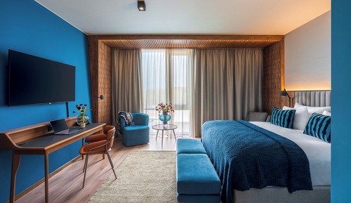 Executive Suite (Corner)