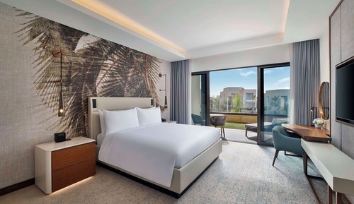Deluxe Room, 1 King Bed, Garden View