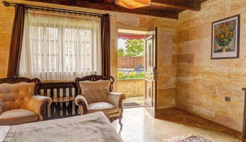 Junior Room (Poolside)