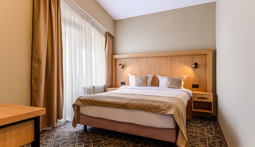 Economy Room, Balcony