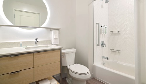 Studio, 2 Queen Beds, Bathtub (Mobility/Hearing Accessible, Tub)