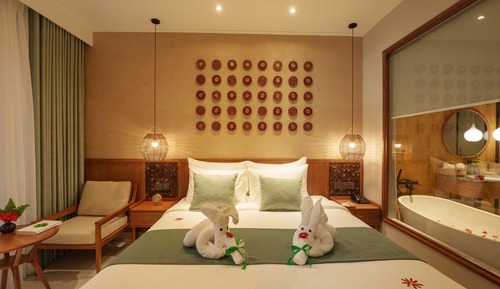 Deluxe Double Room, 1 King Bed, Balcony, City View