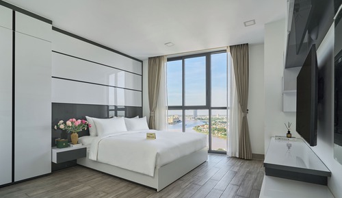 2-Bedroom Duplex Apartment River and City View