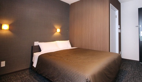 Double Room, Smoking