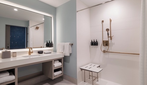Standard Room, 2 Queen Beds, Roll-in Shower (Roll-In Shower)