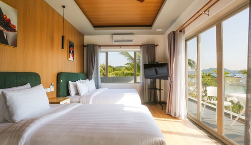 Premier Triple Balcony Sea View