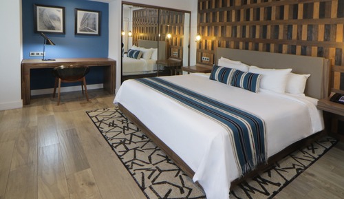 Room, 1 King Bed, Corner (Pet Friendly)