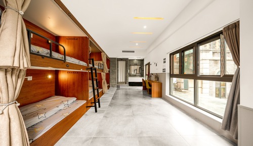 Comfort Shared Dormitory, Women only