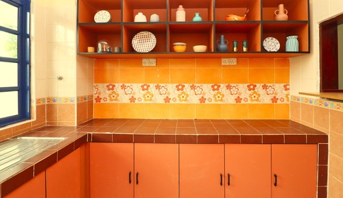 2 Bedroom Beach View Unit With Balcony ( 1 Queen bed & 1 single bed )