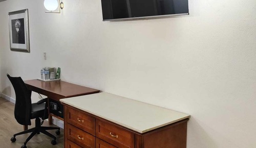 Standard Single Room, 1 Queen Bed (Queen)
