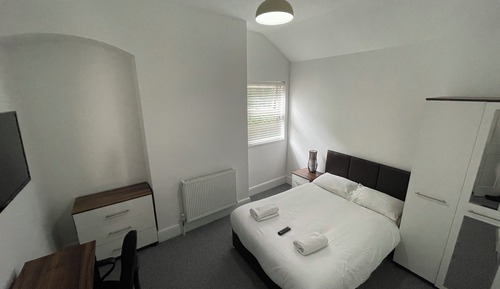 Double Ensuite ( 3 Northcote Place)