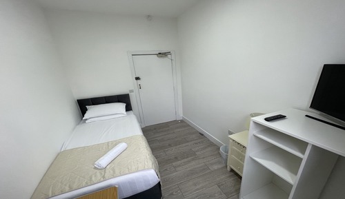 Solo Room (With Separate Private Bathroom)