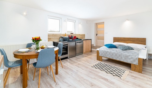 Studio Suite (6C)