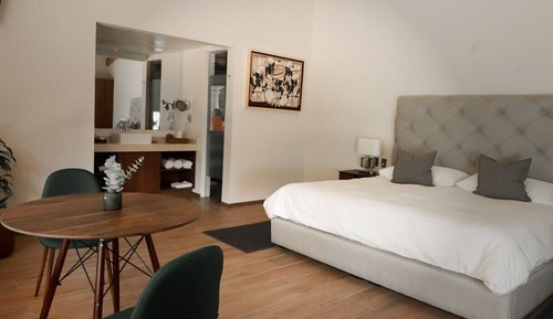 Standard Suite, 1 King Bed, Golf View