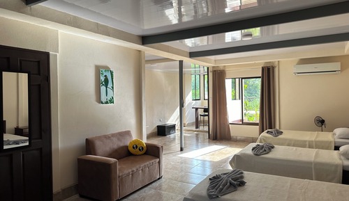 Family Room, Multiple Beds