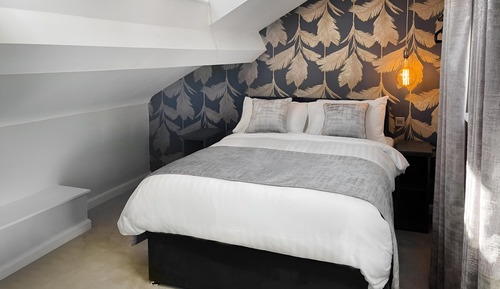 Deluxe Double Room, 1 Double Bed, Non Smoking, Shared Bathroom