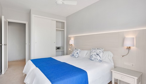 Studio One Bedroom Lateral Sea View (2 Adults + 2 children)