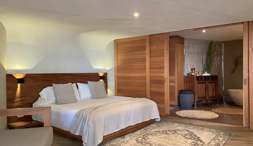 Panoramic Room
