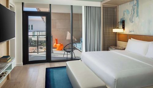 Family Suite (1 King Bed & 2 Twin Bed)