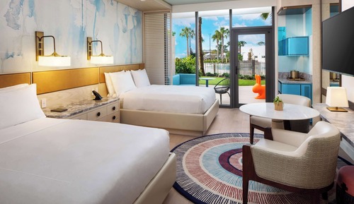 Deluxe Room, 2 Queen Beds, Balcony, Poolside