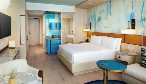 Room, 1 King Bed, Balcony (Hearing)