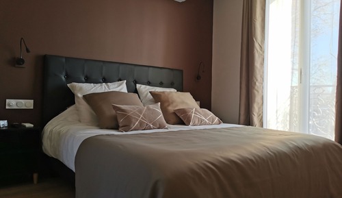 Standard Apartment, Ensuite, Courtyard View (Café La Tour)