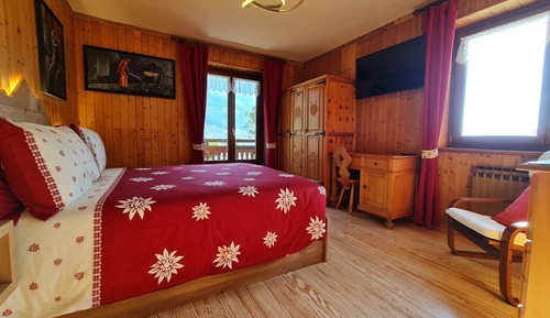 Romantic Room, Garden View, Garden Area