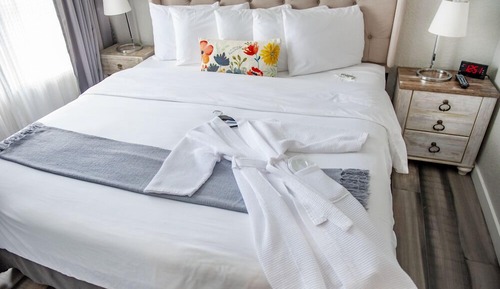 Elite Suite, 1 King Bed, Patio