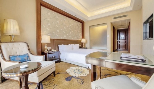 Deluxe Room, 1 King Bed, Non Smoking, Garden View
