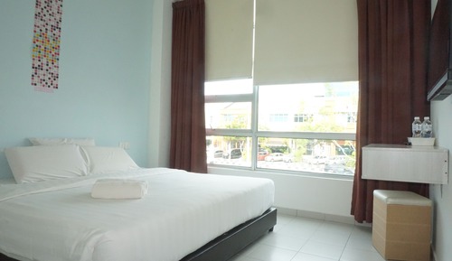 Deluxe Room, 1 King Bed, City View