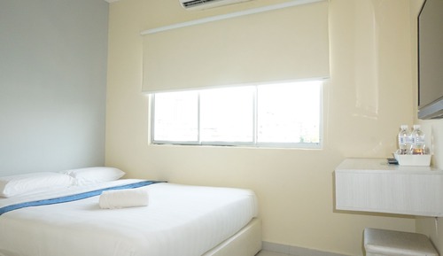 Deluxe Room, 1 Queen Bed, City View