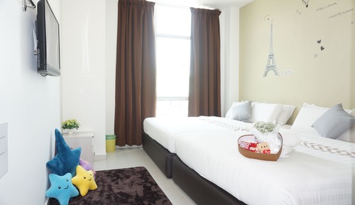 Family Quadruple Room, 2 Queen Beds, City View