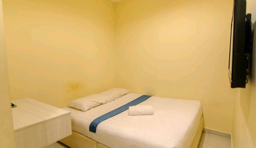 Deluxe Room, 1 Queen Bed, No Windows