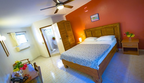 Room, 1 Queen Bed (with Air Conditioning)