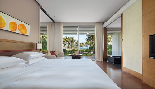 1 King Bed Courtyard with Ocean View