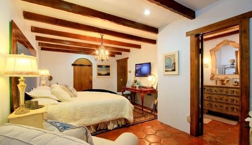 Deluxe Room, 1 Queen Bed (Champagne)