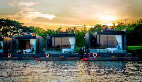 XFloat Luxe Cabin with private kayak