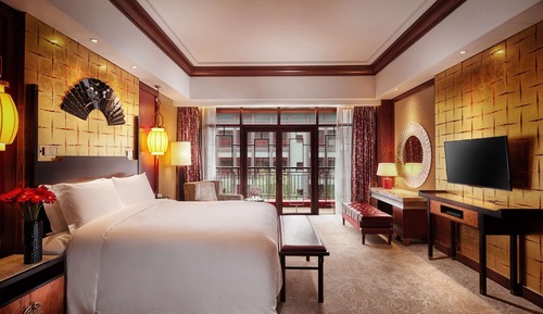 Luxury Suite, 1 King Bed (Ambassador)