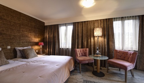 Room (Fabulous Valley)