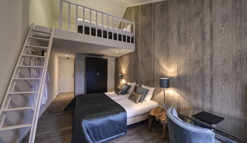 Room, Balcony (Marvelous Valley)