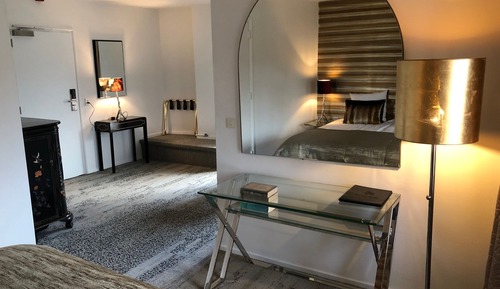Junior Suite (Lovely Cool WOW)