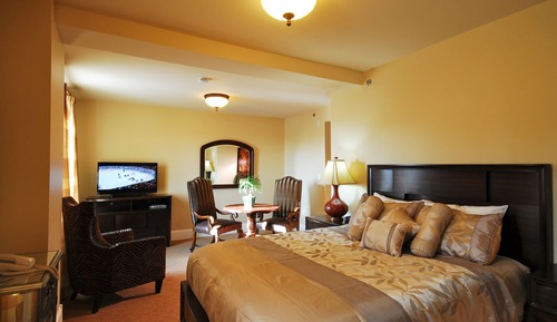 Classic Queen Guest Room