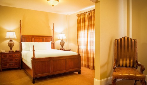 Deluxe Queen Guest Room