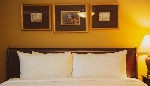 Deluxe King Guest Room