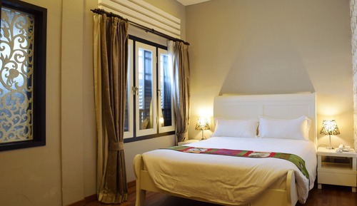 Superior Room, 1 Queen Bed, Non Smoking, Bathtub