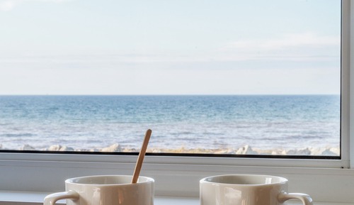 Deluxe Room, 1 King Bed, Refrigerator, Sea View