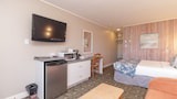Basic Room, 1 Queen Bed